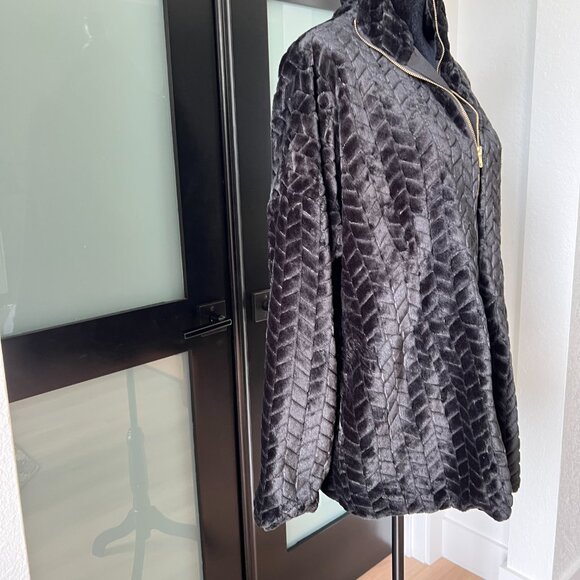 Susan Betro XXL Zip up jacket in black textured velour - Picture 3 of 8